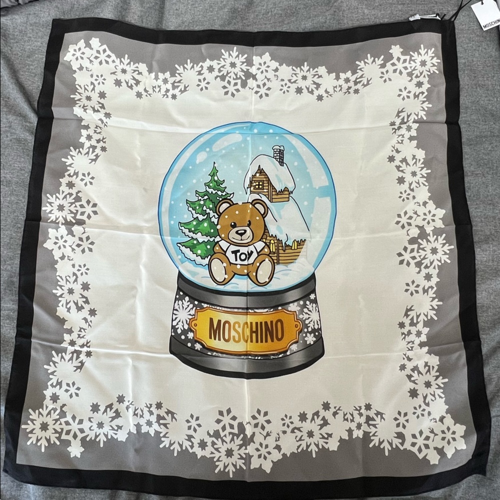 Moschino Larioseta 100% Silk Teddy Bear Snow Globe Scarf Made in Italy RARE!